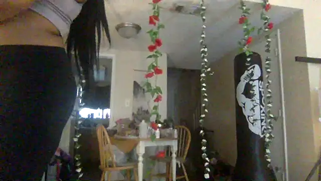 Snapshot of SlaveMas chatting on February 27, 2025, 1:38 pm SlaveMas online show from February 27, 2025, 1:38 pm