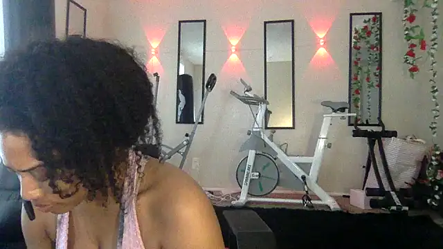 Snapshot of SlaveMas chatting on February 8, 2025, 8:32 pm SlaveMas online show from February 8, 2025, 8:32 pm
