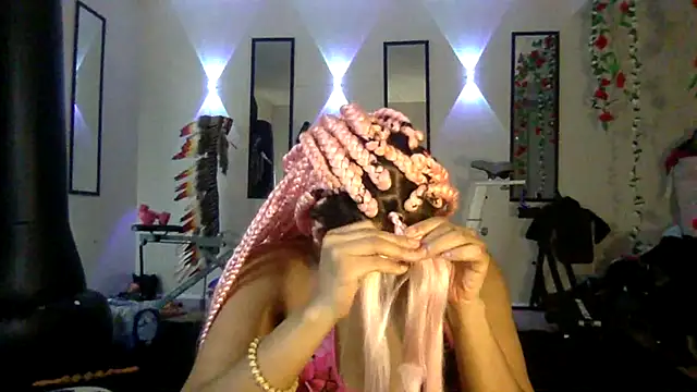 Snapshot of SlaveMas chatting on February 6, 2025, 2:37 pm SlaveMas online show from February 6, 2025, 2:37 pm