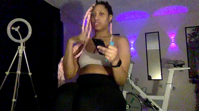 Snapshot of SlaveMas chatting on February 4, 2025, 10:10 am SlaveMas online show from February 4, 2025, 10:10 am