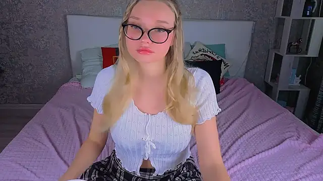 Snapshot of BoysLoveBlondee chatting on February 20, 2026, 7:43 am BoysLoveBlondee online show from February 20, 2026, 7:43 am