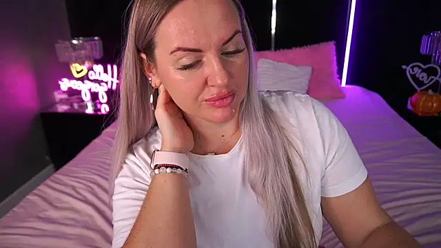 KiraCandyS online show from November 8, 2025, 3:32 am