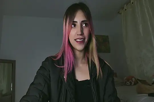 Snapshot of linnie_ chatting on March 7, 2025, 10:46 am linnie  online show from March 7, 2025, 10:46 am