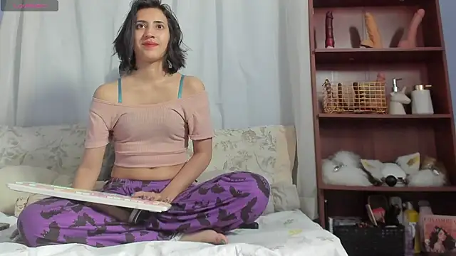Snapshot of linnie_ chatting on July 12, 2026, 7:47 pm linnie online show from July 12, 2026, 7:47 pm