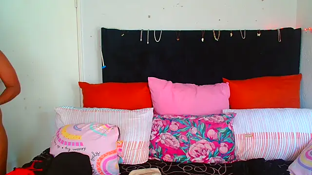 SAVAGExBOO online show from November 5, 2025, 4:04 am