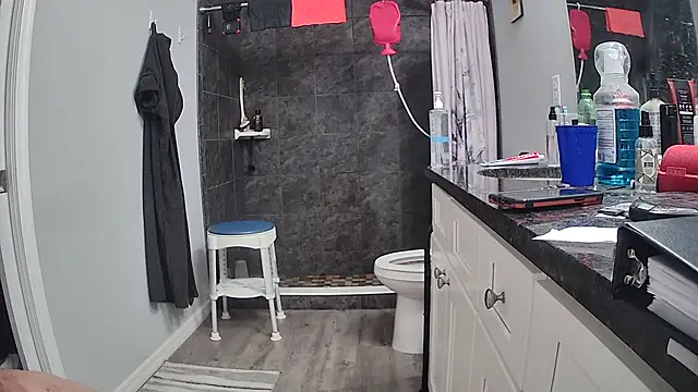 Snapshot of lou63ponce chatting on March 3, 2026, 3:08 pm lou63ponce online show from March 3, 2026, 3:08 pm