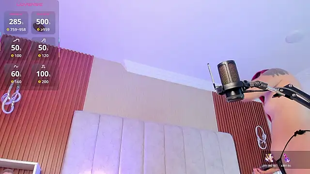 Snapshot of HannaRed_ chatting on February 5, 2026, 8:26 pm HannaRed online show from February 5, 2026, 8:26 pm