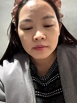 Hellen 111 online show from November 13, 2025, 7:12 am