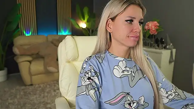 Snapshot of SweetBlondy35 chatting on February 17, 2026, 6:16 pm SweetBlondy35 online show from February 17, 2026, 6:16 pm