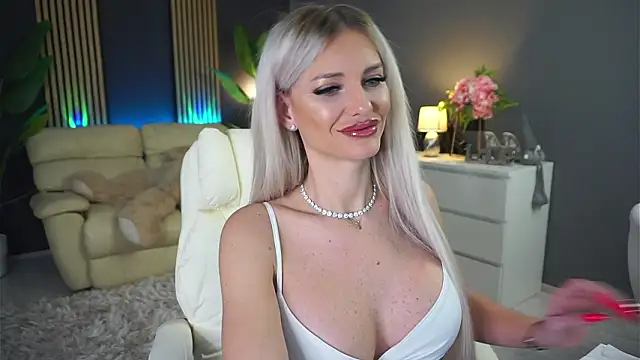 Snapshot of SweetBlondy35 chatting on February 19, 2026, 6:49 pm SweetBlondy35 online show from February 19, 2026, 6:49 pm