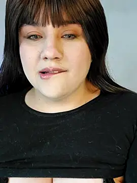 ItsNaiixa online show from October 25, 2025, 10:43 pm