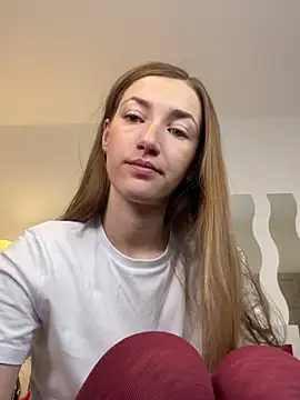 Snapshot of KateRedgar chatting on March 3, 2025, 1:34 pm KateRedgar online show from March 3, 2025, 1:34 pm