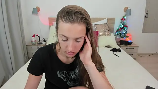 Snapshot of KateRedgar chatting on December 4, 2025, 5:34 pm KateRedgar online show from December 4, 2025, 5:34 pm