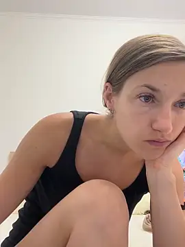 Snapshot of KateRedgar chatting on December 3, 2025, 10:03 am KateRedgar online show from December 3, 2025, 10:03 am