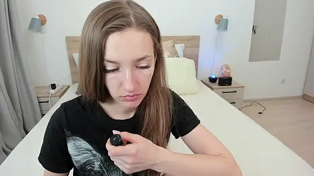 KateRedgar online show from April 23, 2026, 1:24 pm