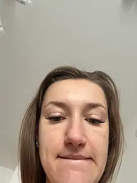 KateRedgar online show from April 24, 2026, 1:02 pm