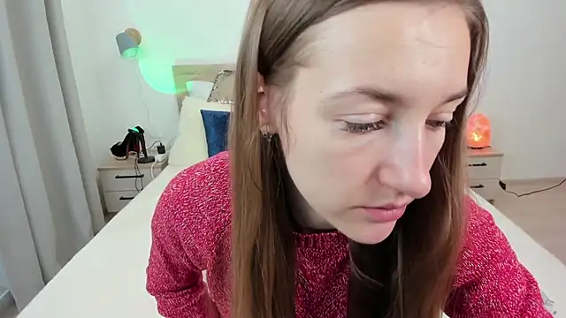 Snapshot of KateRedgar chatting on October 31, 2025, 12:35 pm KateRedgar online show from October 31, 2025, 12:35 pm