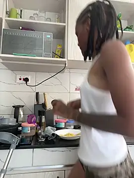 Snapshot of monic421 chatting on November 16, 2025, 8:30 am monic421 online show from November 16, 2025, 8:30 am