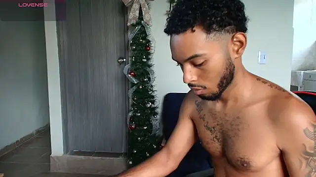 Snapshot of colinbrown chatting on December 22, 2025, 2:06 pm colinbrown online show from December 22, 2025, 2:06 pm