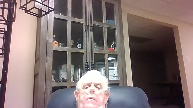 Snapshot of bootlegmanz chatting on April 29, 2026, 2:54 pm bootlegmanz online show from April 29, 2026, 2:54 pm