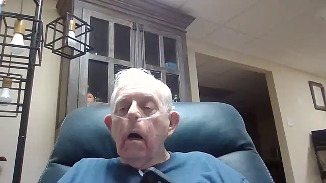 Snapshot of bootlegmanz chatting on May 5, 2026, 2:09 pm bootlegmanz online show from May 5, 2026, 2:09 pm