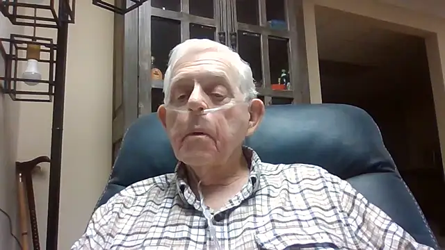 Snapshot of bootlegmanz chatting on May 8, 2026, 8:34 pm bootlegmanz online show from May 8, 2026, 8:34 pm