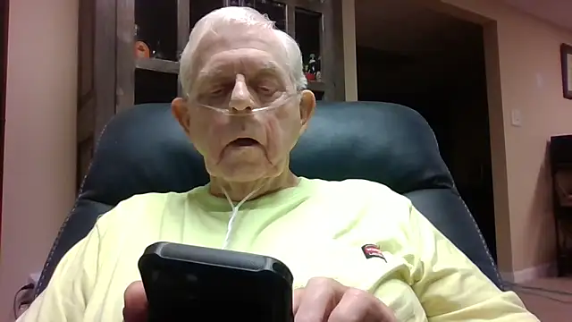 Snapshot of bootlegmanz chatting on May 16, 2026, 2:05 pm bootlegmanz online show from May 16, 2026, 2:05 pm