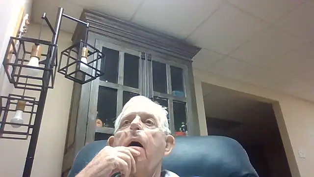 Snapshot of bootlegmanz chatting on May 11, 2026, 5:10 pm bootlegmanz online show from May 11, 2026, 5:10 pm