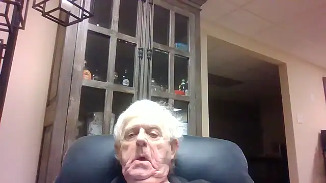 Snapshot of bootlegmanz chatting on April 26, 2026, 6:43 am bootlegmanz online show from April 26, 2026, 6:43 am