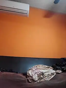 miicheele32 online show from February 21, 2025, 7:32 pm