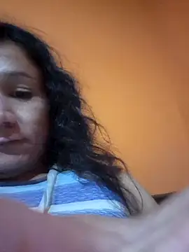 miicheele32 online show from December 4, 2025, 5:39 am