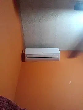 miicheele32 online show from February 8, 2025, 8:09 am