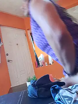 miicheele32 online show from October 1, 2025, 8:02 pm