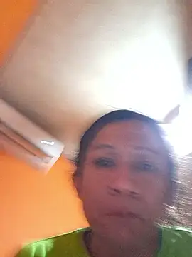 miicheele32 online show from October 14, 2025, 8:26 am