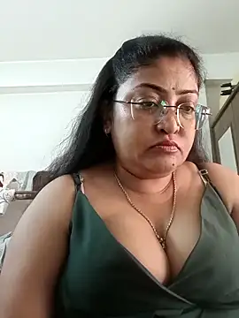 LAVERNIYA  online show from September 13, 2025, 5:07 am