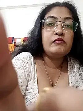 LAVERNIYA  online show from September 23, 2025, 10:33 am