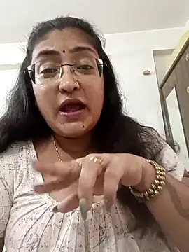 LAVERNIYA  online show from October 31, 2025, 10:01 am