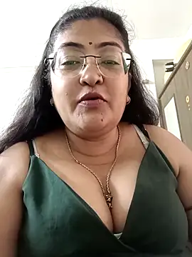 LAVERNIYA  online show from September 15, 2025, 5:30 am