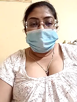 LAVERNIYA  online show from March 5, 2025, 3:07 pm