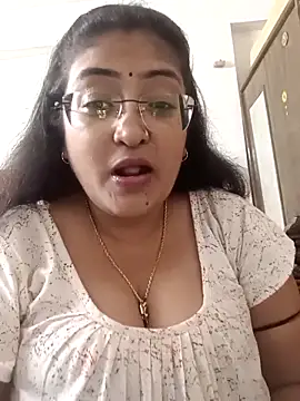 LAVERNIYA  online show from September 21, 2025, 5:18 pm