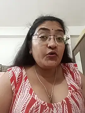 LAVERNIYA  online show from November 12, 2025, 10:52 am