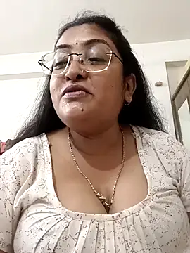 LAVERNIYA  online show from September 26, 2025, 5:09 pm