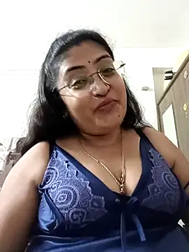 LAVERNIYA  online show from September 13, 2025, 7:25 pm