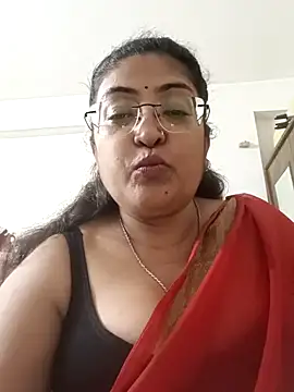 LAVERNIYA  online show from September 11, 2025, 6:52 pm