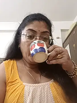 LAVERNIYA  online show from November 13, 2025, 1:15 pm