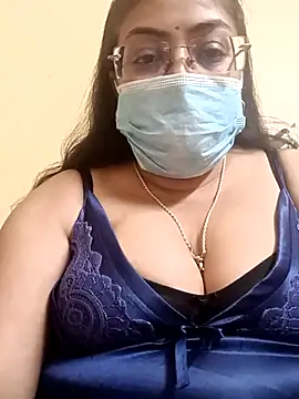 LAVERNIYA  online show from March 6, 2025, 7:10 pm