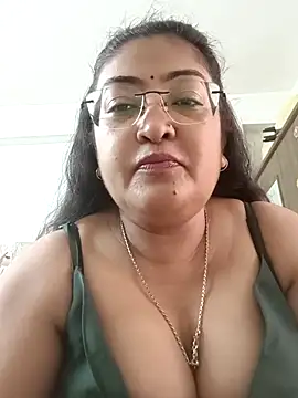 LAVERNIYA  online show from September 10, 2025, 5:50 am