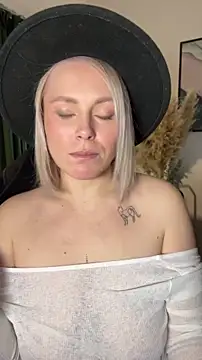 Charming Daphny online show from April 24, 2026, 5:53 am