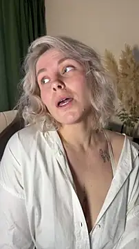 Snapshot of Charming_Daphny chatting on May 17, 2026, 6:46 am Charming Daphny online show from May 17, 2026, 6:46 am