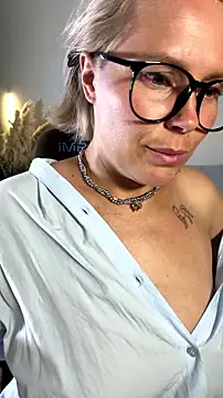 Charming Daphny online show from August 4, 2026, 11:48 am